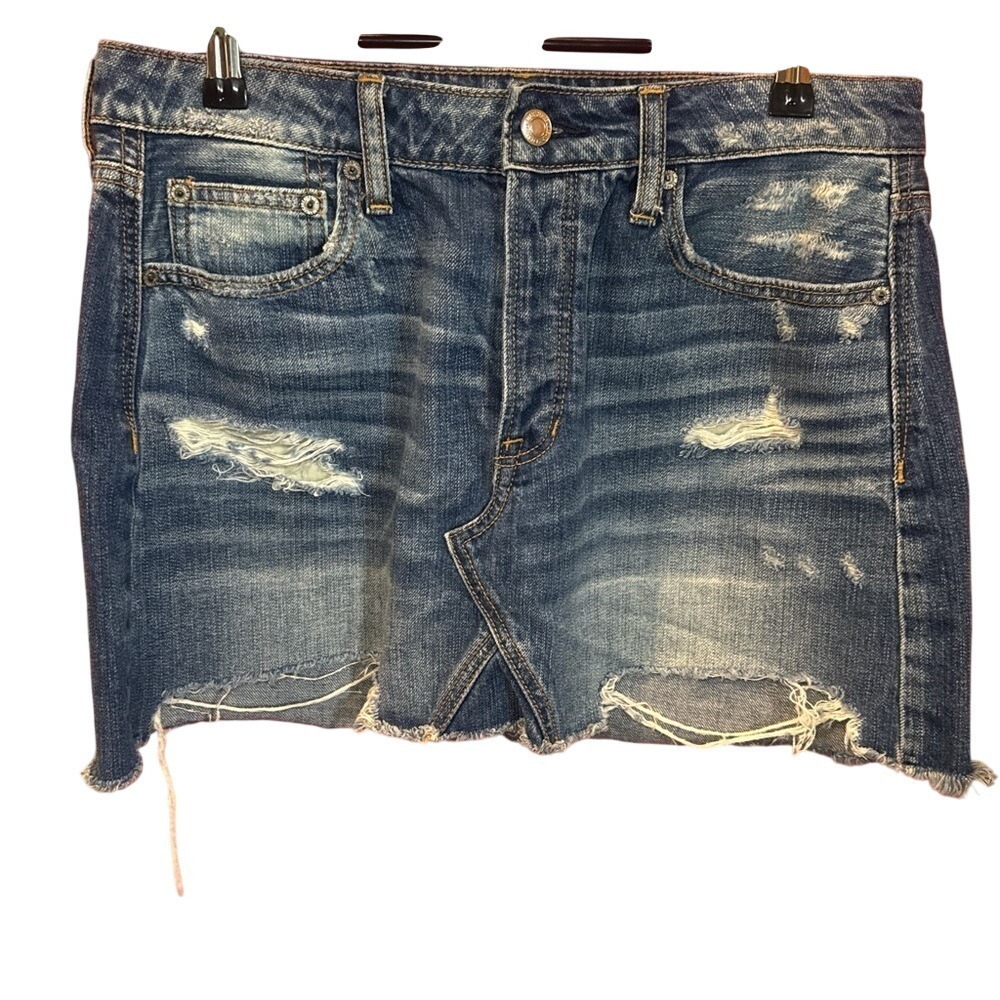 American Eagle Distressed Denim Mini Skirt Blue Medium Wash Raw Hem Size 10